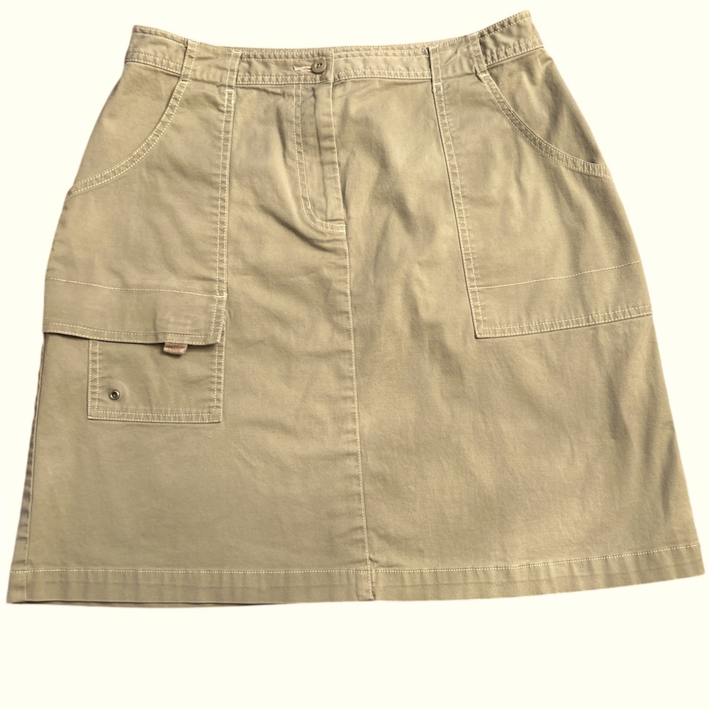 LL BEAN khaki patch pocket cotton cargo skirt, size 14 regular.